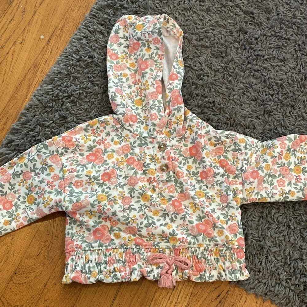 Nicole Miller Sport Baby Girl Floral Two Piece Hoodie and Shorts Size 12 Months